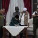Gubernur Jambi Al Haris menyerahkan bantuan kemanusiaan Pemerintah Provinsi Jambi kepada Gubernur Sumatera Barat Mahyeldi untuk penanganan korban banjir bandang dan longsor, di Rumah Dinas Gubernur Sumbar, Selasa (16/12/2025). (Dok. Erit- Kominfo)