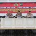 Kapolresta Jambi Kombes Pol Boy Sutan Binanga Siregar, S.I.K., M.H., memimpin pembukaan Latihan Pra Operasi (Latpraops) Lilin 2025 di Aula Lokamanginti Polresta Jambi, Kamis (18/12/2025), (Dok. Humas)