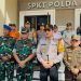 Kapolda Jambi Irjen Pol Krisno H. Siregar didampingi Gubernur Jambi Al Haris serta unsur TNI, Kejaksaan, dan Forkopimda memberikan keterangan usai memimpin Apel Gelar Pasukan Operasi Lilin 2025 di Mapolda Jambi, Jumat (19/12/2025). (Dok. Nahar)