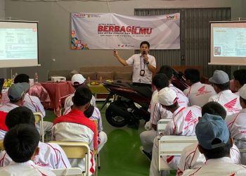 Pelajar SMK mitra binaan AHM sedang memperhatikan materi ajar dari Instruktur Vocational AHM pada gelaran AHBI 2025. (Dok, Sinsen)