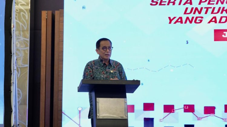 Kepala Eksekutif Pengawas Perbankan OJK Dian Ediana Rae menyampaikan sambutan dalam acara peresmian pembentukan Departemen Pengaturan dan Pengembangan UMKM dan Keuangan Syariah serta Direktorat Pengawasan Perbankan Digital (Dok. Humas OJK)