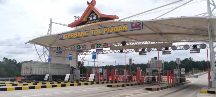 Gerbang Tol Pijoan, salah satu akses utama Jalan Tol Trans Sumatera di Jambi. Selama periode libur Natal 2025 dan Tahun Baru 2026 (Dok. Humas)