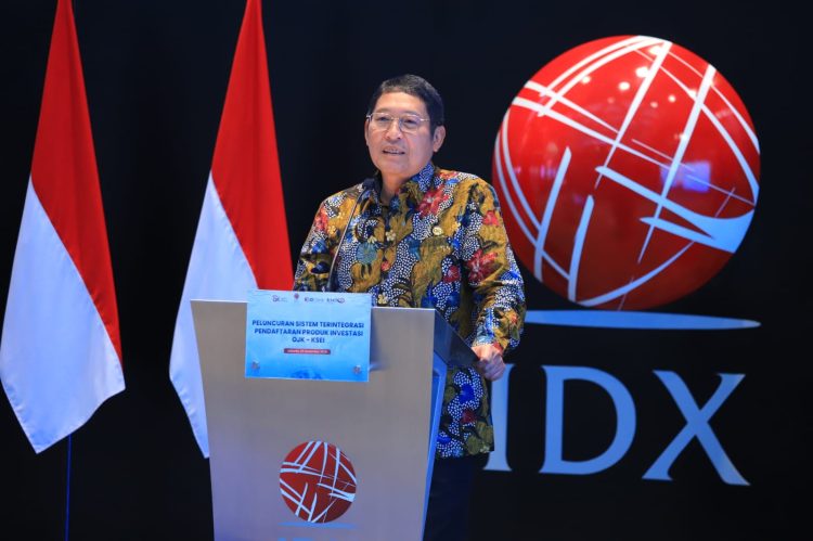 Kepala Eksekutif Pengawas Pasar Modal OJK Inarno Djajadi menyampaikan sambutan pada peluncuran Sistem Terintegrasi Pendaftaran Produk Investasi OJK–KSEI di Main Hall Bursa Efek Indonesia, (Dok. Humas OJK)