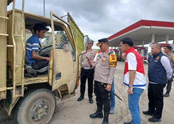Kapolres Tebo AKBP Triyanto, S.I.K., S.H., M.H., bersama jajaran Polres Tebo dan perwakilan Pertamina melakukan pengecekan kendaraan dan stok BBM di salah satu SPBU di Kabupaten Tebo, Senin (22/12/2025) (Dok. Humas)