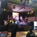 Sejumlah musisi tampil di atas panggung saat perayaan Anniversary ke-15 Forum Musisi Jambi (FMJ) bertajuk Always Moving dengan tema Suara Solidaritas Sumatera di Paviliun JBC, Kota Jambi, Senin (22/12/2025) malam. (Dok. Daus)