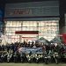 Puluhan anggota komunitas motor Yamaha yang tergabung dalam Yamaha Riders Federation Indonesia (YRFI) Chapter Jambi berfoto bersama saat kopdar gabungan di Yamaha Flagship Shop Jambi, Sabtu (21/12/2025). (Dok. Daus)