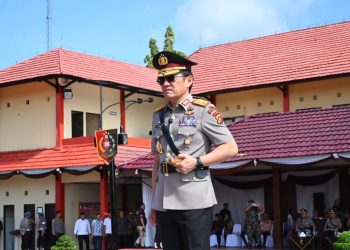 Kapolda Jambi Irjen Pol. Krisno H. Siregar memimpin upacara penutupan Pendidikan Pembentukan Bintara Polri Tahun Anggaran 2025 di Sekolah Polisi Negara (SPN) Polda Jambi, Rabu (24/12/2025).(Dok. Nahar)