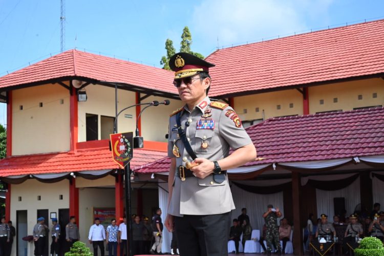 Kapolda Jambi Irjen Pol. Krisno H. Siregar memimpin upacara penutupan Pendidikan Pembentukan Bintara Polri Tahun Anggaran 2025 di Sekolah Polisi Negara (SPN) Polda Jambi, Rabu (24/12/2025).(Dok. Nahar)