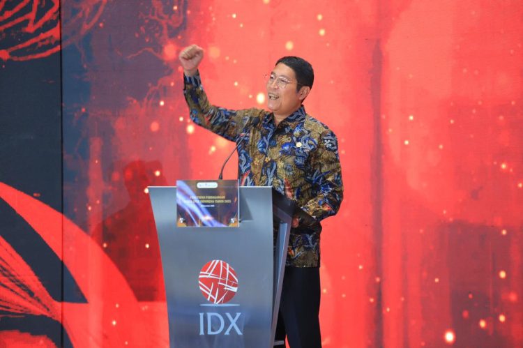 Kepala Eksekutif Pengawas Pasar Modal, Keuangan Derivatif, dan Bursa Karbon OJK Inarno Djajadi menyampaikan sambutan pada Penutupan Perdagangan Bursa Efek Indonesia (BEI) Tahun 2025 (Dok. Humas OJK)