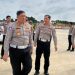 Direktur Lalu Lintas Polda Jambi Kombes Pol Adi Benny Cahyono meninjau langsung kondisi jalur utama dalam rangka persiapan Operasi Lilin 2025. (Foto: Nahar)