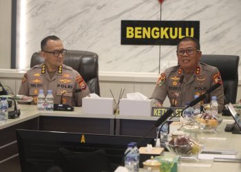 Polda Bengkulu uang diwakili Karo SDM  Tris Lesmana Zeviansyah, S.H., S.I.K., M.H. menerima kunjungan Tim STIK Lemdiklat Polri dalam rangka asistensi penelitian mahasiswa S-1 STIK Angkatan ke-83/WPS, Senin (19/1/2026). (Dok/yola)