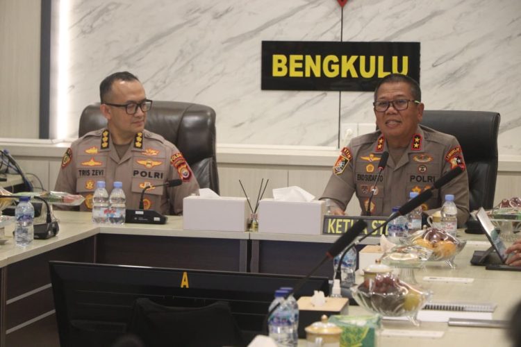 Polda Bengkulu uang diwakili Karo SDM Tris Lesmana Zeviansyah, S.H., S.I.K., M.H. menerima kunjungan Tim STIK Lemdiklat Polri dalam rangka asistensi penelitian mahasiswa S-1 STIK Angkatan ke-83/WPS, Senin (19/1/2026). (Dok/yola)