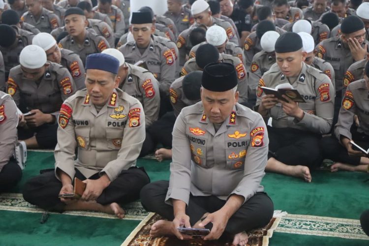 Polda Bengkulu melaksanakan kegiatan Pembinaan Rohani dan Mental (Binrohtal) secara daring melalui zoom meeting pada Kamis (22/1/2026). (Dok/yola)