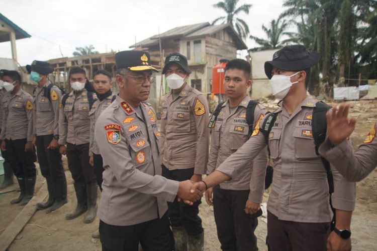 Gubernur Akademi Kepolisian (Akpol) melakukan kunjungan kerja langsung ke lokasi sasaran fisik Latsitardanus di Kabupaten Aceh Tamiang, Selasa (27/1). (Dok/yola)