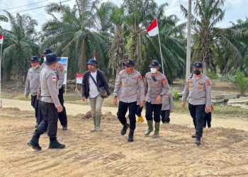 Kapolda Aceh Tinjau Kesiapan Lahan Huntap di Aceh Tamiang, di areal perkebunan PTPN I, Desa Simpang Kanan, Kecamatan Kejuruan Muda, Kabupaten Aceh Tamiang, Jumat (23/1/2026). (Dok/yola)