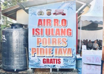 Kapolres Pidie Jaya AKBP Ahmad Faisal Pasaribu meresmikan Depot Air Minum Reverse Osmosis (RO) Polres Pidie Jaya yang berlokasi di Pos Satuan Lalu Lintas Polres Pidie Jaya, Jumat (23/1/2026). (Dok/yola)