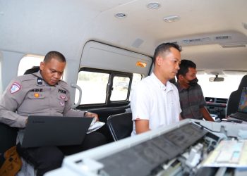 Polda Aceh bekerja sama dengan Pemerintah Provinsi Aceh membuka posko pelayanan khusus pengurusan STNK dan BPKB, dipusatkan di Aula Polres Aceh Tamiang, Senin (19/1/2026). (Dok/yola)
