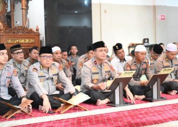 Wakapolda Jambi Brigjen Pol. M. Mustaqim bersama pejabat utama dan personel Polda Jambi mengikuti kegiatan pembinaan rohani dan mental (Binrohtal) agama Islam di Masjid Al Ikhlas Polda Jambi, Kamis (15/1/2026). (Dok. Nahar)