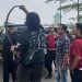 Angggota Polsek Jambi Selatan mengamankan sejumlah pelajar yang diduga hendak melakukan aksi tawuran di kawasan Jalan Sri Kayangan, Kota Jambi, Kamis (15/1/2026). (Dok,Nahar)