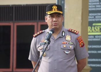 Kapolres Kerinci AKBP Ramadhanil memimpin apel jam pimpinan perdana di Mapolres Kerinci, Senin (19/1/2026). (Dok. Humas)