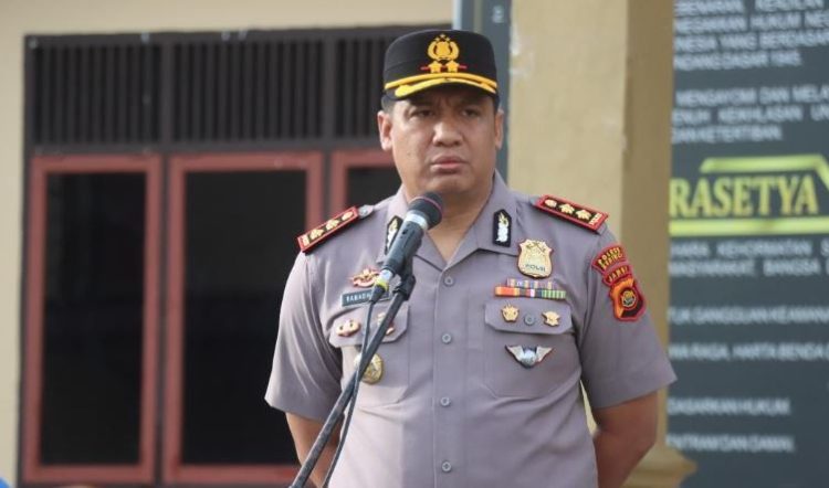 Kapolres Kerinci AKBP Ramadhanil memimpin apel jam pimpinan perdana di Mapolres Kerinci, Senin (19/1/2026). (Dok. Humas)