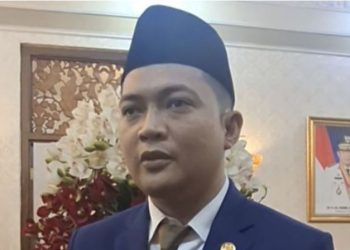 Ketua DPRD Provinsi Jambi Muhammad Hafiz Fattah menyampaikan tanggapan terkait kasus dugaan pengeroyokan guru oleh siswa SMK Negeri 3 Tanjung Jabung Timur yang menjadi perhatian publik, Senin (19/1/2026). (Dok. Stepanus)