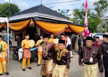Gubernur Jambi Al Haris bersama unsur Forkopimda menghadiri rangkaian peringatan Hari Ulang Tahun ke-69 Provinsi Jambi di Kantor Gubernur Jambi, Selasa (6/1/2026). (Dok. Stepanus)