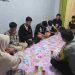Bhabinkamtibmas Kelurahan Budiman, Aiptu Hotman Sitompul, memediasi sekelompok pemuda bersama pihak keluarga dan warga Kelurahan Budiman, Kota Jambi, (Dok.Nahar)