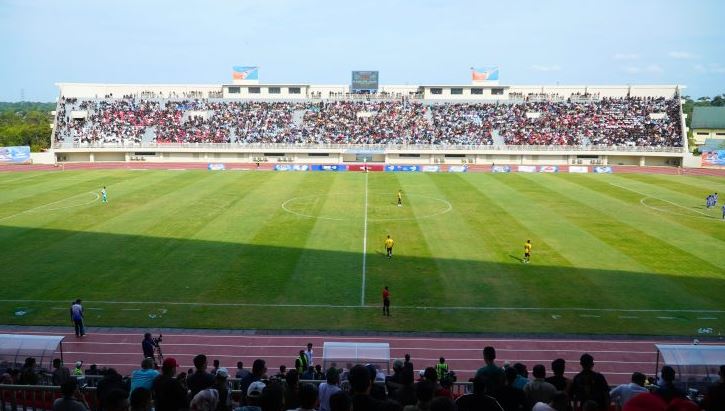 Suasana Stadion Swarna Bhumi Jambi saat laga final Gubernur Cup Jambi 2026 antara Kabupaten Merangin melawan Kota Jambi, Minggu (25/1/2026). (Dok. Stepanus)