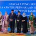 Gubernur Bank Indonesia Perry Warjiyo (tengah) bersama Gubernur Jambi Al Haris (kanan) dan Kepala Kantor Perwakilan BI Provinsi Jambi Tedy Arif Budiman usai prosesi pengukuhan di Swiss-Belhotel Jambi, Senin (26/1/2026). (Dok. Erit)