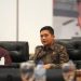 Ketua DPRD Provinsi Jambi M. Hafiz Fattah (tengah) memimpin rapat evaluasi progres pembangunan jalan khusus batubara bersama pemerintah daerah dan pihak pengembang di Rumah Dinas Gubernur Jambi, Senin malam (26/1/2026). (Dok. Stepanus)