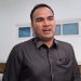 Anggota DPRD Provinsi Jambi Fraksi PKS, Mohd. Rendra Ramadhan Usman, menyampaikan pandangannya terkait kebijakan efisiensi anggaran RSUD Raden Mattaher dalam rapat paripurna DPRD Provinsi Jambi, Senin (26/1/2026). (Dok. Stepanus)