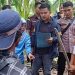 Petugas Satreskrim Polres Tanjung Jabung Timur memimpin rekonstruksi kasus pembunuhan petani Lambak di lokasi perkebunan kelapa, Selasa (27/1/2026). (Dok. Nahar)