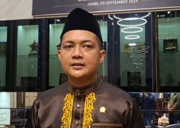 Ketua DPRD Provinsi Jambi, M. Hafiz Fattah, menyampaikan pernyataan terkait peringatan Hari Ulang Tahun ke-69 Provinsi Jambi di Jambi. (Dok. Stepanus)