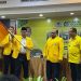 H. Asikin menerima bendera Partai Golkar usai ditetapkan secara aklamasi sebagai Ketua DPD Partai Golkar Kabupaten Muaro Jambi dalam Musda V yang digelar di Muaro Jambi. (Dok. Dhea)