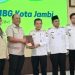 Kepala Badan Gizi Nasional RI Prof. Dr. Ir. Dadan Hindayana (tengah) saat menghadiri Konsolidasi Percepatan Penyelenggaraan Program Makan Bergizi (MBG) di Kantor Wali Kota Jambi, Rabu (28/1/2026). (Dok, Stepanus)