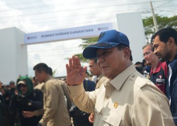 Presiden RI Prabowo Subianto meninjau kesiapan hunian sementara (huntara) bagi warga terdampak banjir di Kabupaten Aceh Tamiang, Aceh, Kamis (1/1/2026) (Dok. Humas HK)
