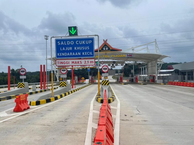 Suasana gerbang Jalan Tol Trans Sumatera (JTTS) saat arus balik Libur Natal 2025 dan Tahun Baru 2026, Jumat (2/1/2026). (Dok. Humas HK)