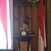 Gubernur Jambi Al Haris menyampaikan sambutan pada Rapat Paripurna DPRD Provinsi Jambi dalam rangka peringatan Hari Jadi ke-69 Provinsi Jambi di Gedung DPRD, Selasa (6/1/2026). (Dok. Stepanus)