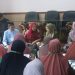 Ketua TP PKK Provinsi Jambi Hj. Hesnidar Haris (berkerudung hijau) bersama Ketua II BAZNAS Provinsi Jambi Sri Rahayu berdialog dengan relawan Gazacqu dalam kegiatan pembelajaran Al-Qur’an di Sekretariat TP PKK Provinsi Jambi, Kamis (8/1/2026) (Dok. Stepanus)
