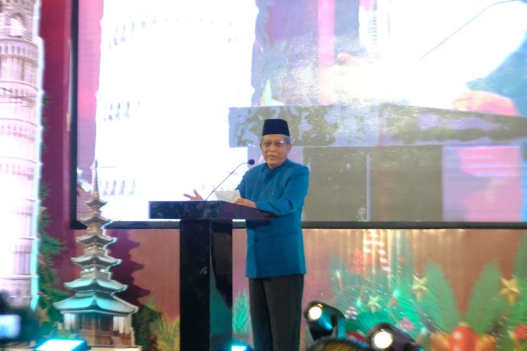 Wakil Gubernur Jambi Abdullah Sani menyampaikan sambutan pada Perayaan Natal Bersama TNI dan Polri di Swiss-Belhotel Jambi, Kamis (8/1/2026) malam. (Dok. Stepanus)