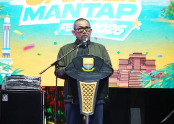 Sekretaris Daerah Provinsi Jambi, Dr. H. Sudirman, SH, MH, menyampaikan sambutan saat menutup Jambi Mantap Expo 2026 di Eks Arena MTQ Taman Mini Melayu Jambi, Minggu (11/1/2026) (Dok. Stepanus)
