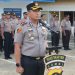 Kapolres Tanjung Jabung Timur AKBP Ade Candra, S.P., S.I.K., menyampaikan amanat saat memimpin apel pagi perdana di halaman Mapolres Tanjab Timur, Senin (12/1/2026). (Dok. Daus)