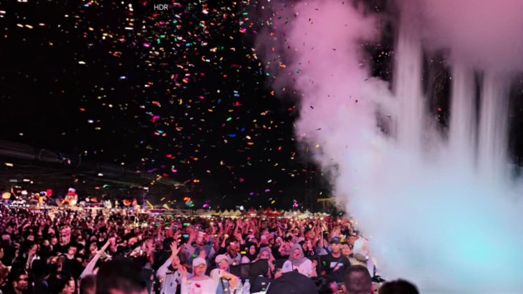 Suasana meriah malam puncak Jambi Mantap Fest 2025 di Eks Arena MTQ Jambi dipadati ribuan penonton. (Dok. Stepanus)
