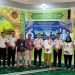 Kalapas Kelas IIA Jambi, Syahroni Ali, bersama jajaran pegawai dan penceramah Ustadz Dr. Lahmuddin, M.Ag., berfoto bersama seusai peringatan Isra Mi’raj Nabi Muhammad SAW di Masjid At-Taubah, Lapas Kelas IIA Jambi, Selasa (13/1/2026). (Dok. Humas)