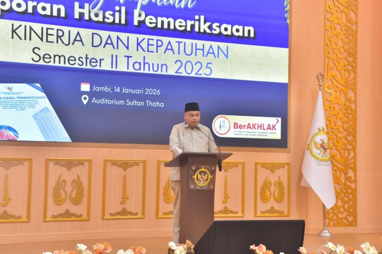 Ketua DPRD Kota Jambi Kemas Faried Alfarelly menyampaikan sambutan saat penerimaan Laporan Hasil Pemeriksaan (LHP) Kinerja BPK Perwakilan Provinsi Jambi di Auditorium Sultan Thaha, Jambi, Rabu (14/1/2026). Dok Stepanus)