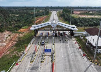 Suasana Gerbang Tol di Jalan Tol Trans Sumatera yang mencatat peningkatan volume kendaraan selama periode long weekend peringatan Isra Mi’raj, Kamis (15/1/2026). (Dok. Humas HK)