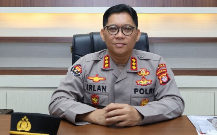 Kabid Humas Polda Jambi Kombes Pol. Erlan Munaji menyampaikan imbauan penghentian segala bentuk kekerasan di lingkungan sekolah menyusul viralnya insiden di SMK Negeri 3 Tanjung Jabung Timur, Jumat (17/1/2026). (Dok. Humas)
