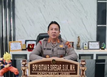 Kapolresta Jambi Kombes Pol Boy Sutan Binanga Siregar menyampaikan pernyataan terkait insiden pertikaian guru dan murid beberapa waktu lalu (Dok. Humas)