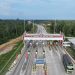 Kendaraan melintas di Gerbang Tol Bayung Lencir, Jalan Tol Trans Sumatera, saat peningkatan volume lalu lintas pada periode libur panjang Isra Mi’raj, Jumat (16/1/2026). (Dok. Humas HK)